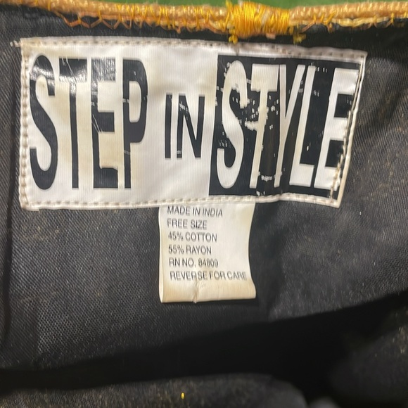 Black and gold tunic with metallic gold details. - Picture 3 of 6